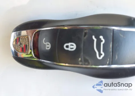 2016 Porsche Cayenne z USA, uszkodzony, nr VIN WP1AA2A22GLA08217